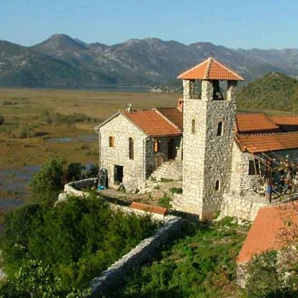 The Monastery Kom Tour